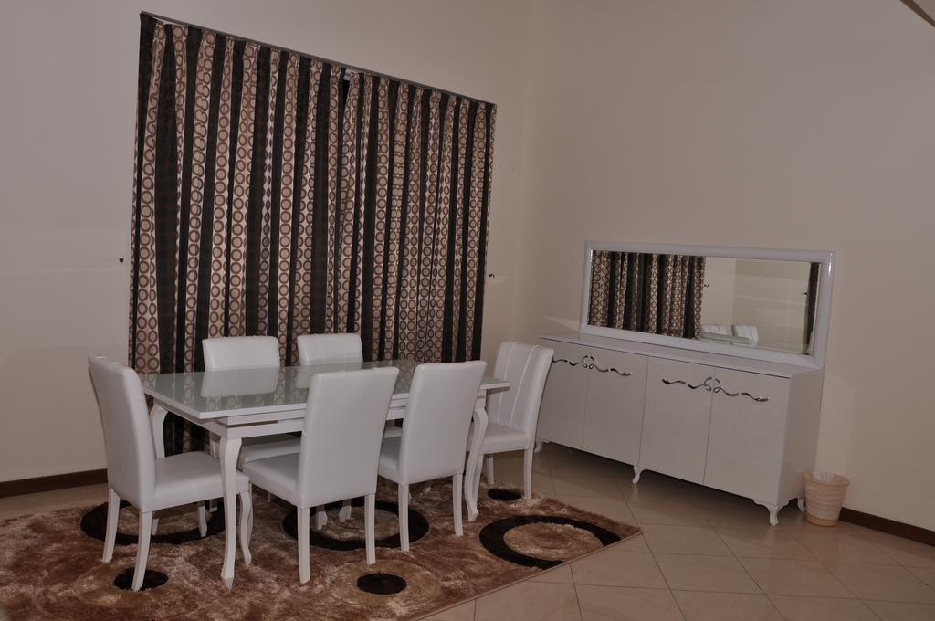 Ferienwohnung Al Hamra Plaza Manama Zimmer foto